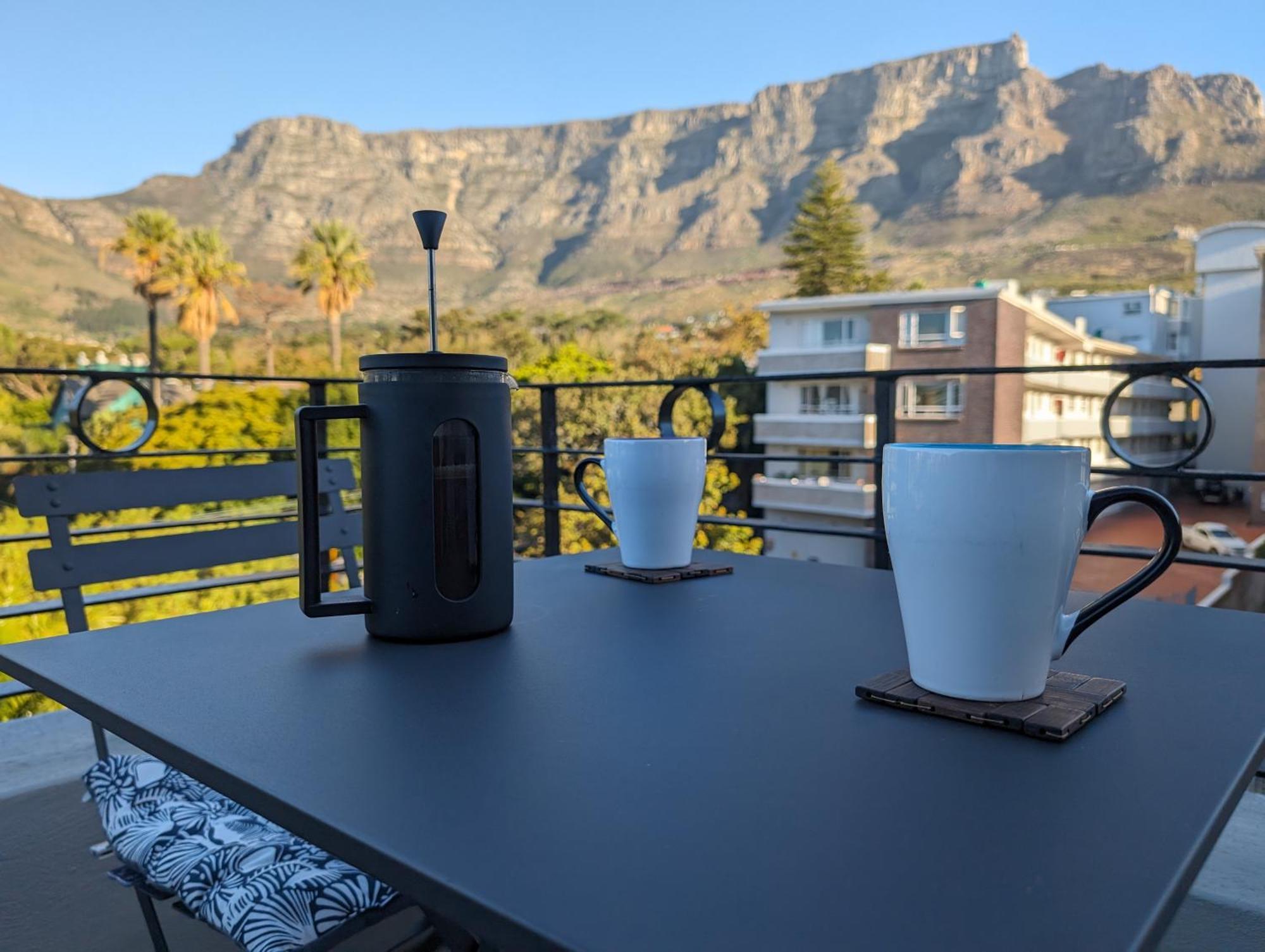 Breathtaking Table Mountain View In The Heart Of Gardens Apartment